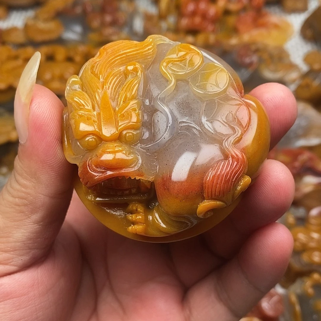 石英质玉（黄龙玉）未镶嵌颈饰