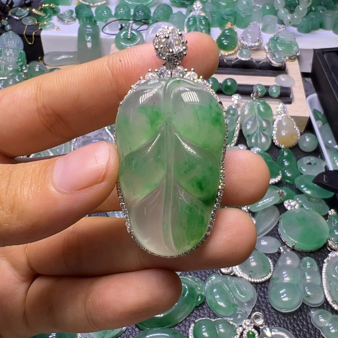 石英质玉（非洲翠）未镶嵌颈饰