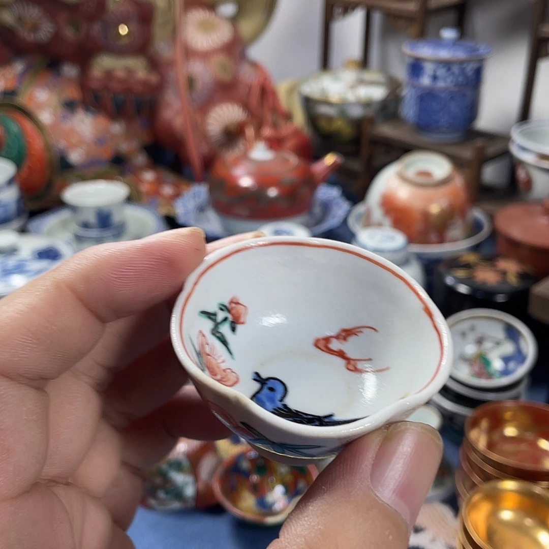 戴***红瓷器制作工艺精湛
