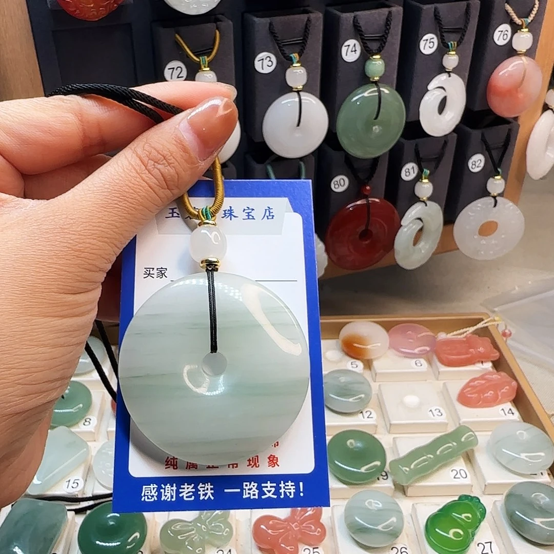 石英质玉未镶嵌颈饰