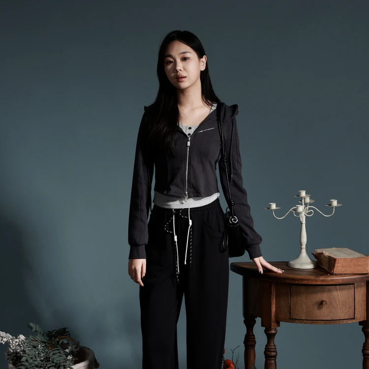 西町村屋休闲运动风两件套女春季新款简约百搭连帽上衣XHAA10300