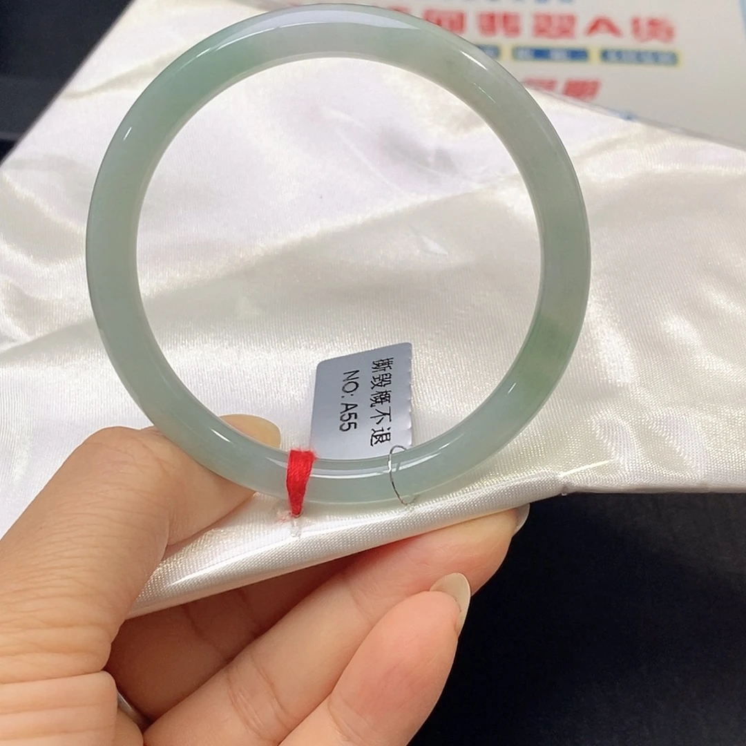 翡翠未镶嵌手镯（圆镯）53.4