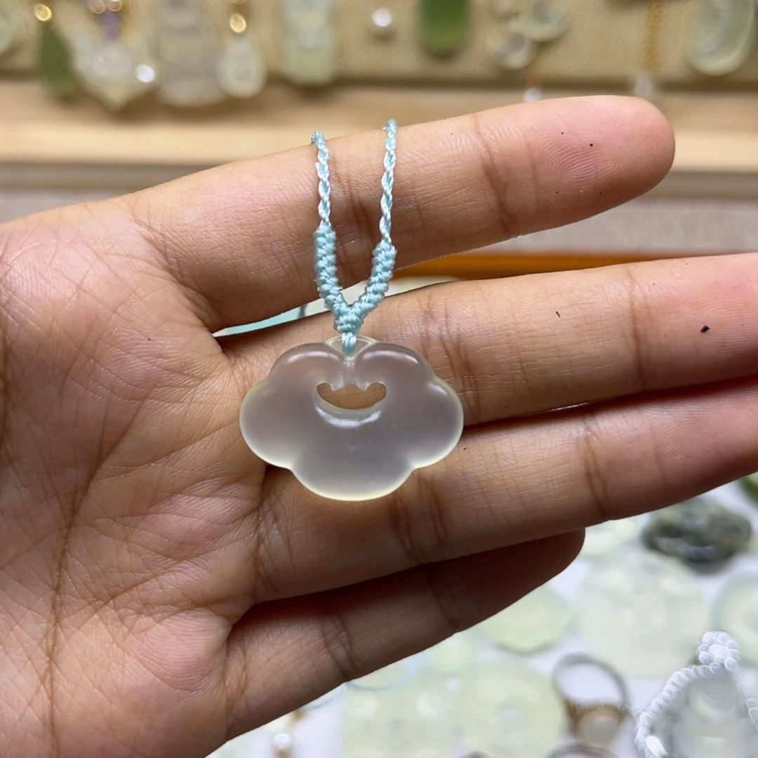 岫玉未镶嵌颈饰吊坠