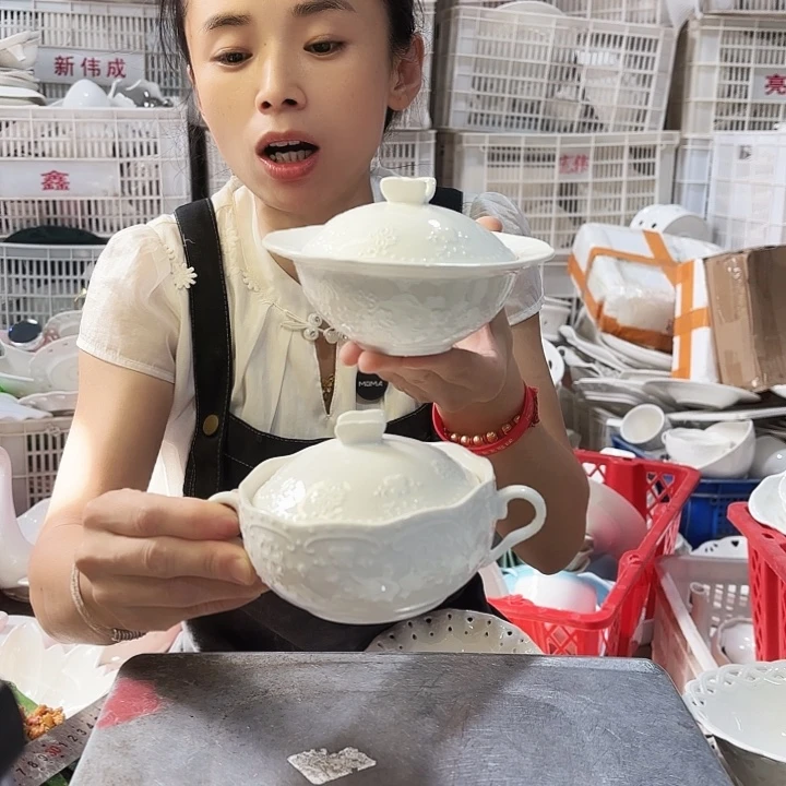 盘微瑕产品介意勿拍…两个不同炖盅