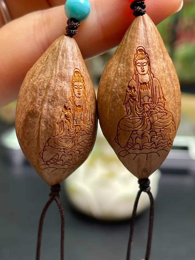 线雕原皮观音手把件一颗（穿配随机发）
