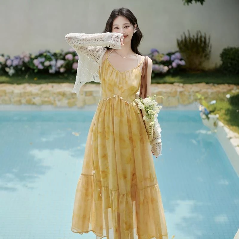 DUCURNO法式吊带连衣裙女夏季2025新款气质显瘦海边度假沙滩长裙