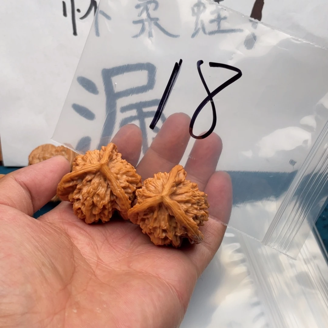 文玩核桃吊坠Gxixgixgigxiigx