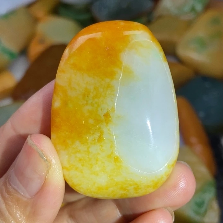 翡翠未镶嵌颈饰缅甸