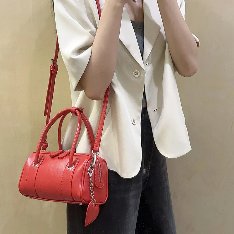 【旧邮札】简约波士顿包复古高级爱心挂件银色手提保龄球包