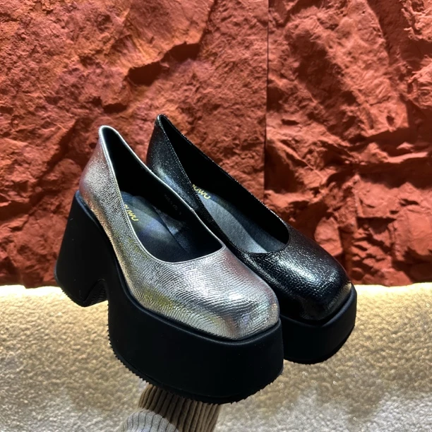 888欧洲站秋春坡跟2025新款洋女靴子厚底英伦马丁靴套筒休