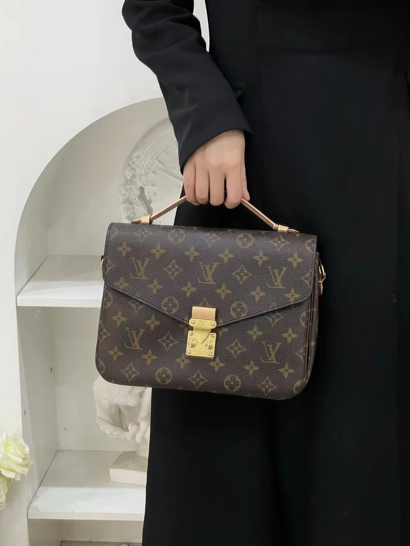 95新 LouisVuitton/路易威登 lv 老花邮差/无公价/严选