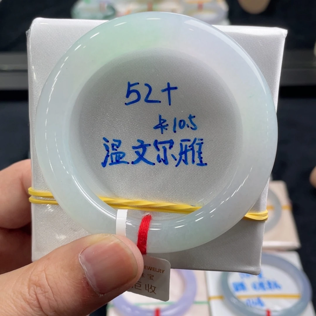 翡翠手镯未镶嵌翡翠手镯