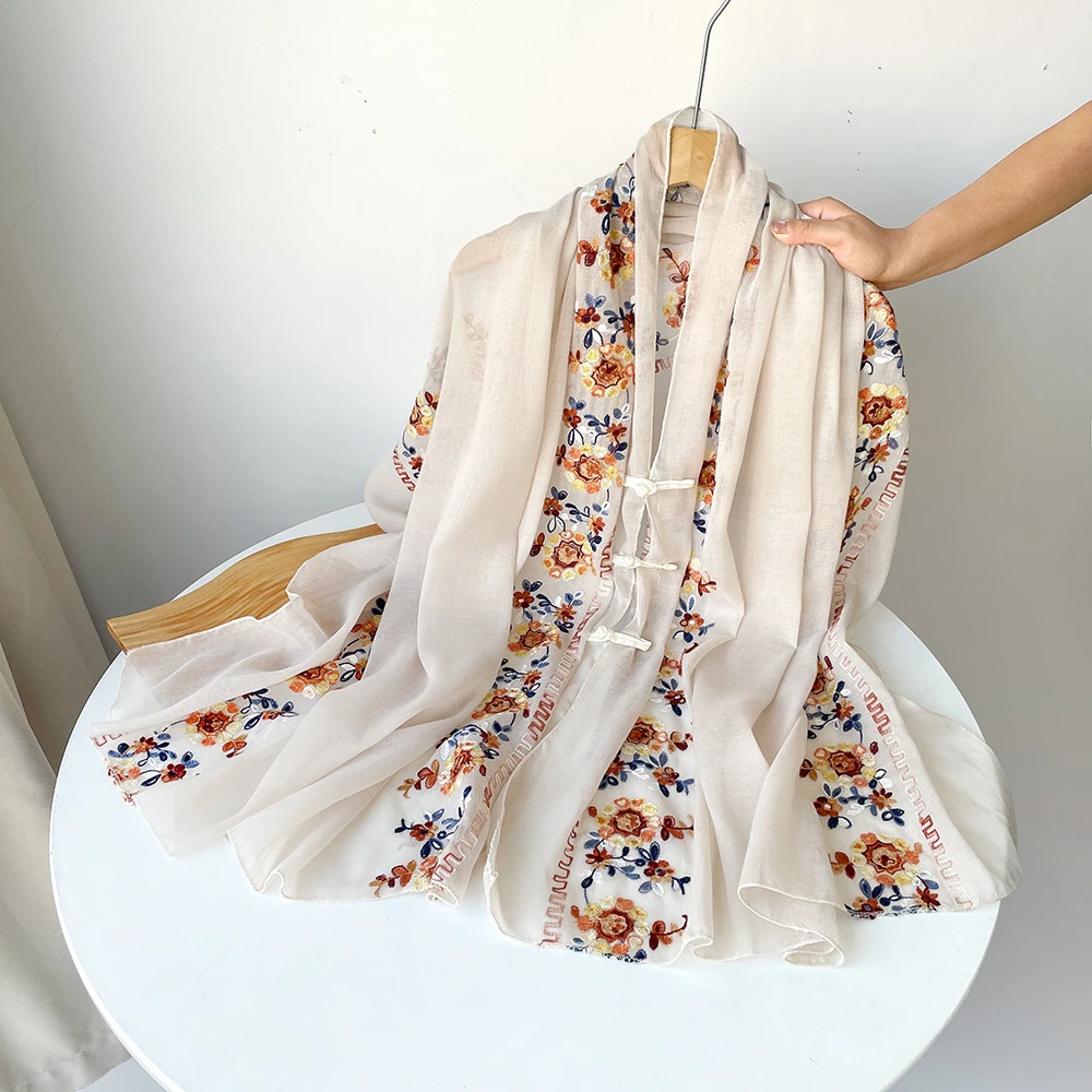 民族风刺绣花朵披肩围巾2025夏季新款长巾外搭云南旅游气质披肩女