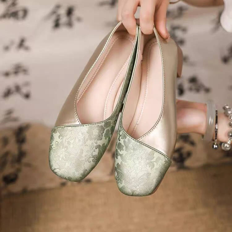 妈妈鞋中国风尖头平底鞋女鞋单鞋百搭软底粗跟方头浅口