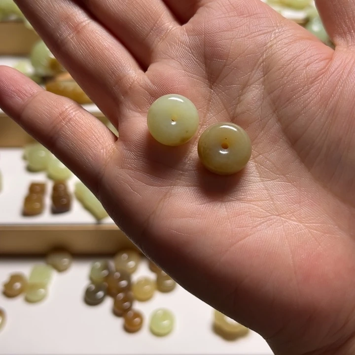 山***北和田玉未镶嵌颈饰