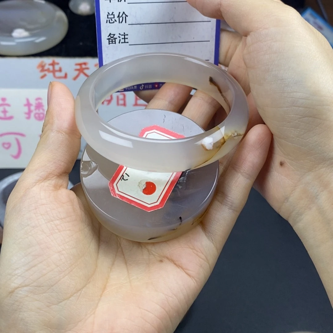 专***仝石英质玉手镯未镶嵌