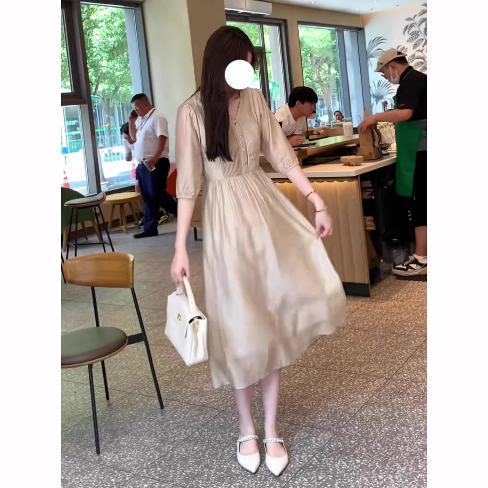 高级感轻奢气质V领显瘦连衣裙女2025夏季新款收腰显瘦简约中长裙