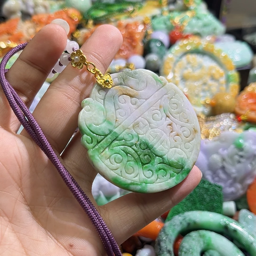 翡翠未镶嵌颈饰待编织