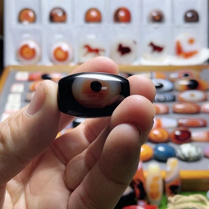 玛瑙/玉髓颈饰未镶嵌义***?