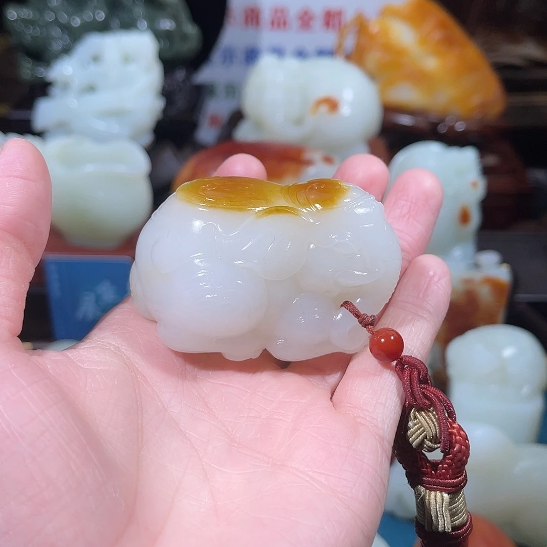 颈饰未镶嵌和田玉（糖玉）