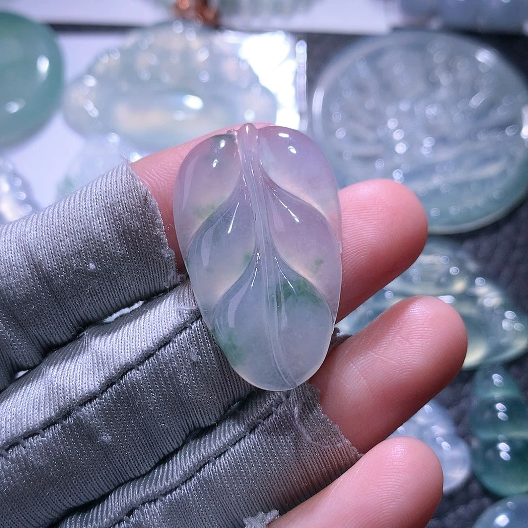 【闪购商品】翡翠未镶嵌颈饰叶子