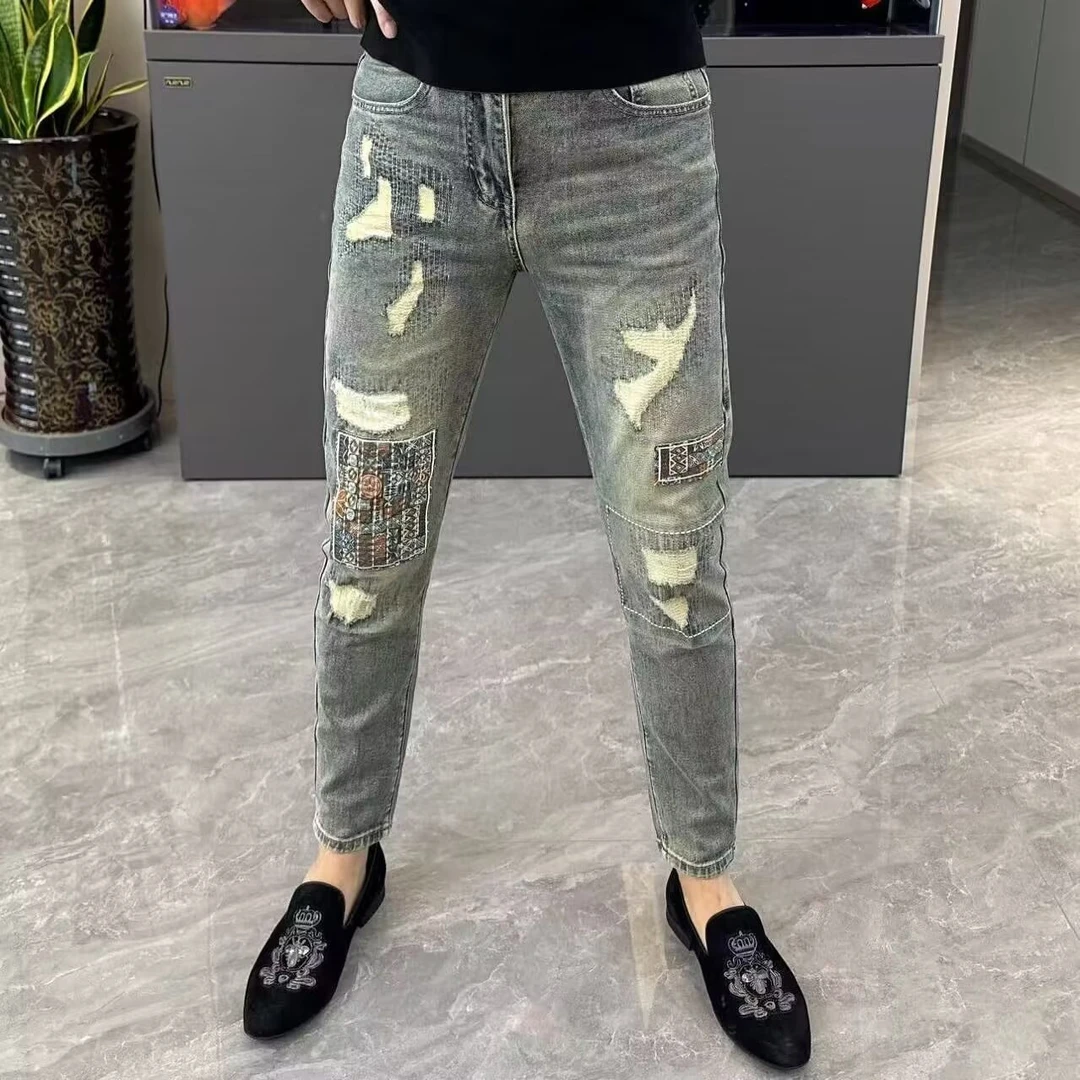 2025夏季复古牛仔裤男款时尚修身休闲百搭破洞补丁潮流小脚裤男士