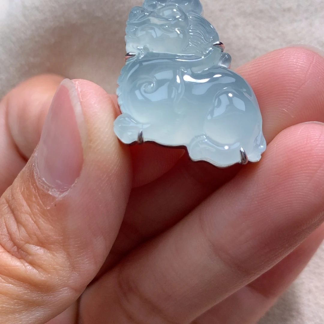 翡翠18K金镶嵌吊坠(不含链)麒麟