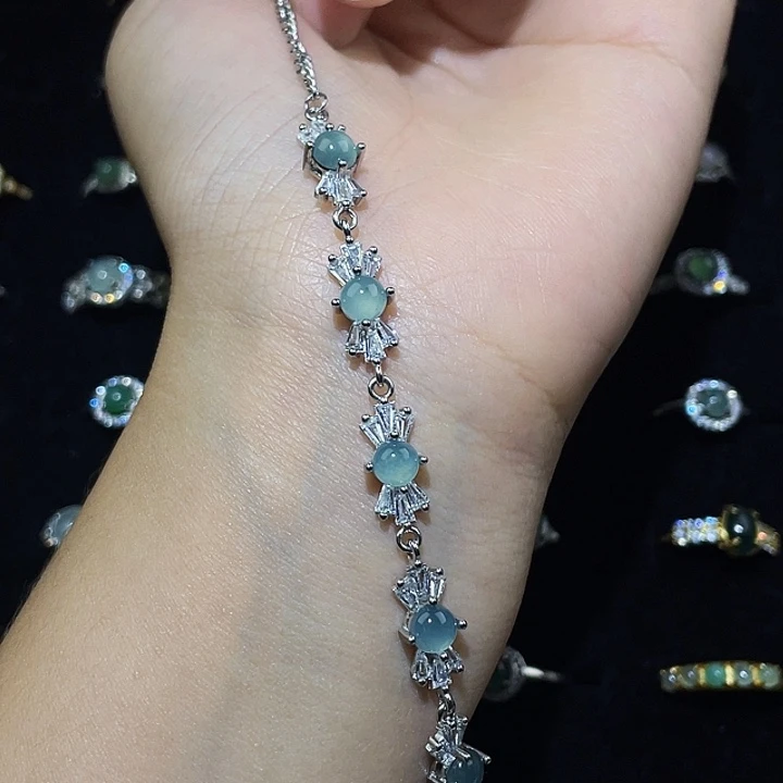 翡翠未镶嵌颈饰戒指