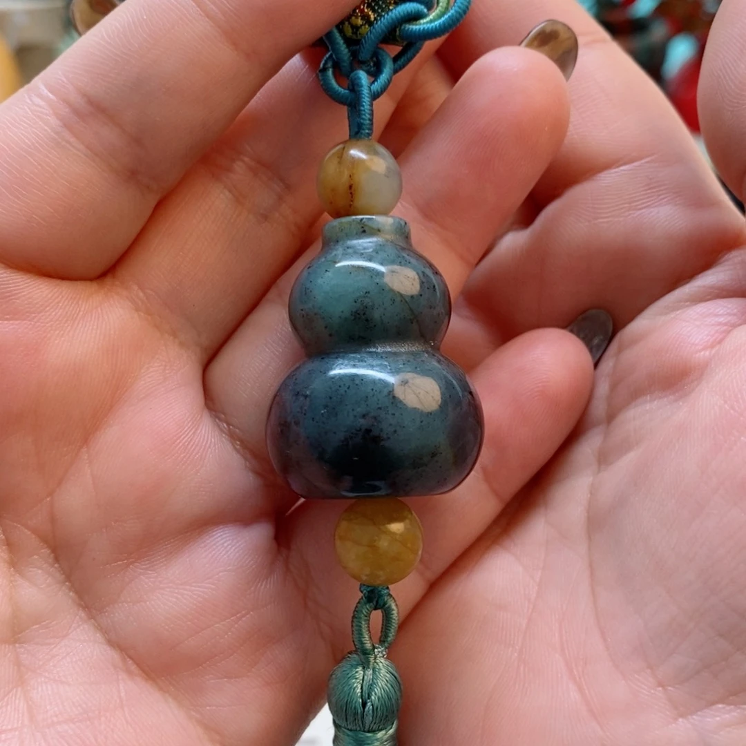 蛇纹石玉吊坠未镶嵌