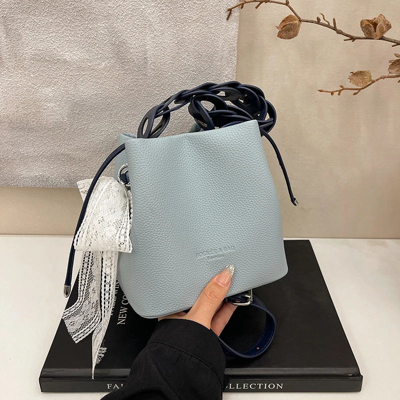 带挂件水桶包女2025新款单肩包大容量宽肩带腋下斜挎包2616