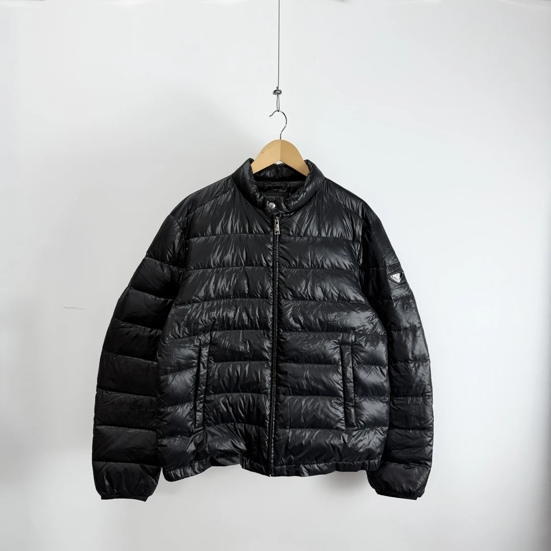 未使用 Prada/普拉达 黑色三角标拉链羽绒服56码