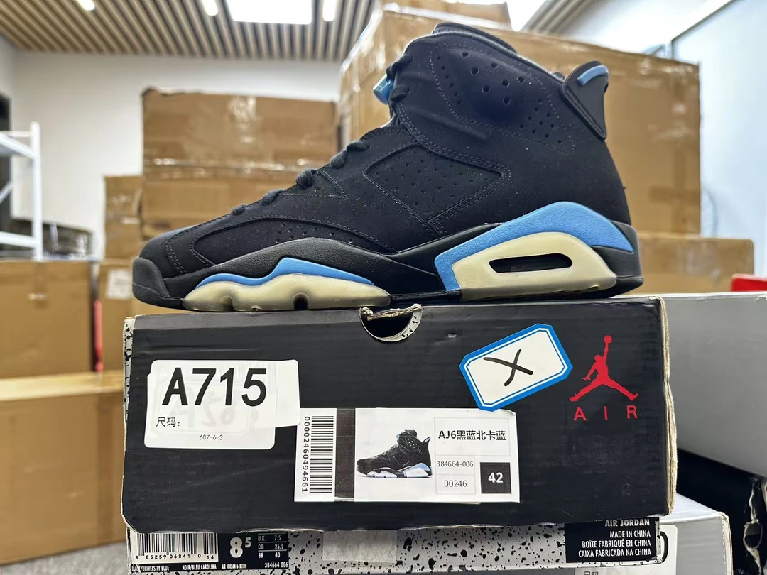 Nike  aj6北卡蓝 全新原盒 42码  11月21 bai  A715