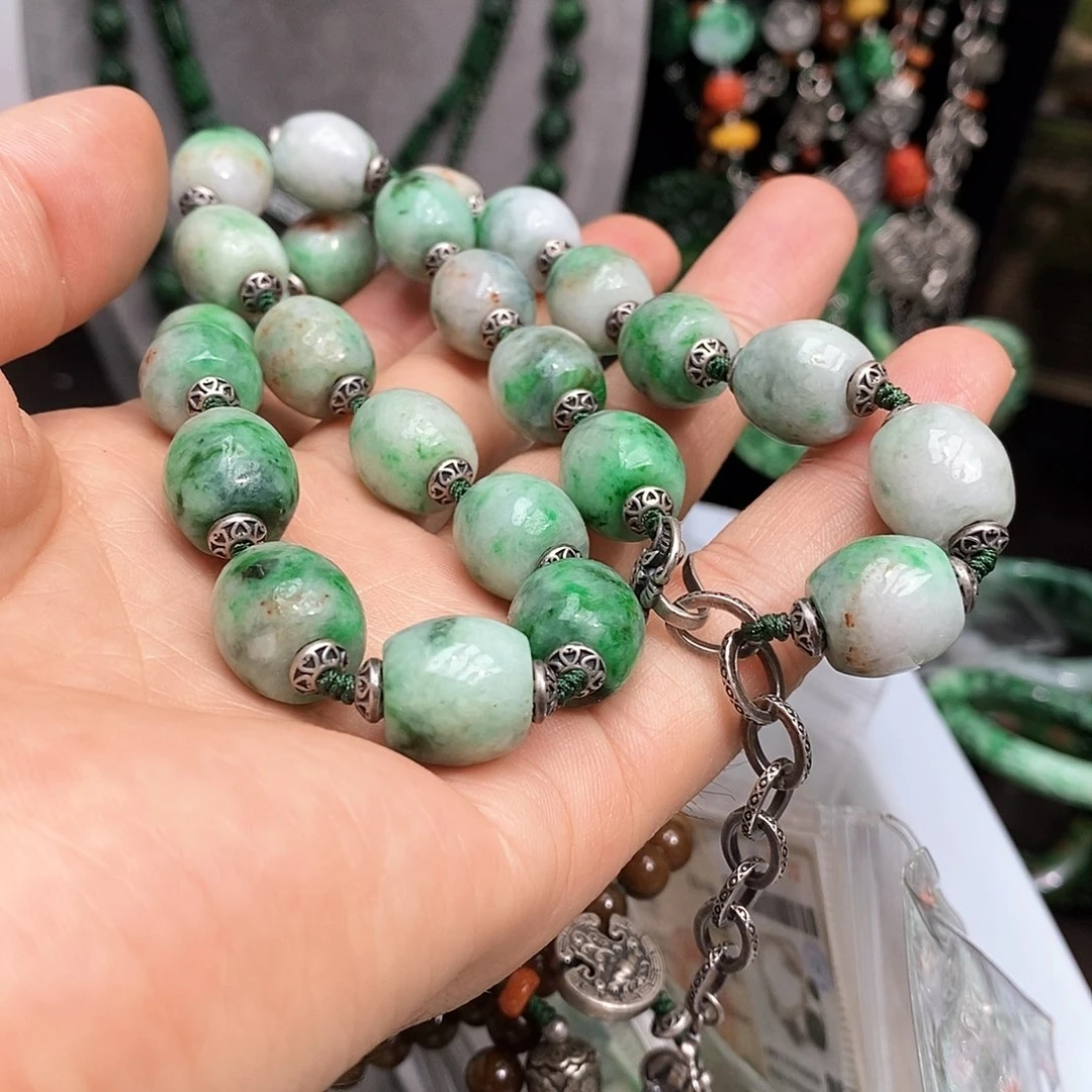 颈饰未镶嵌翡翠千*马漂亮美眉