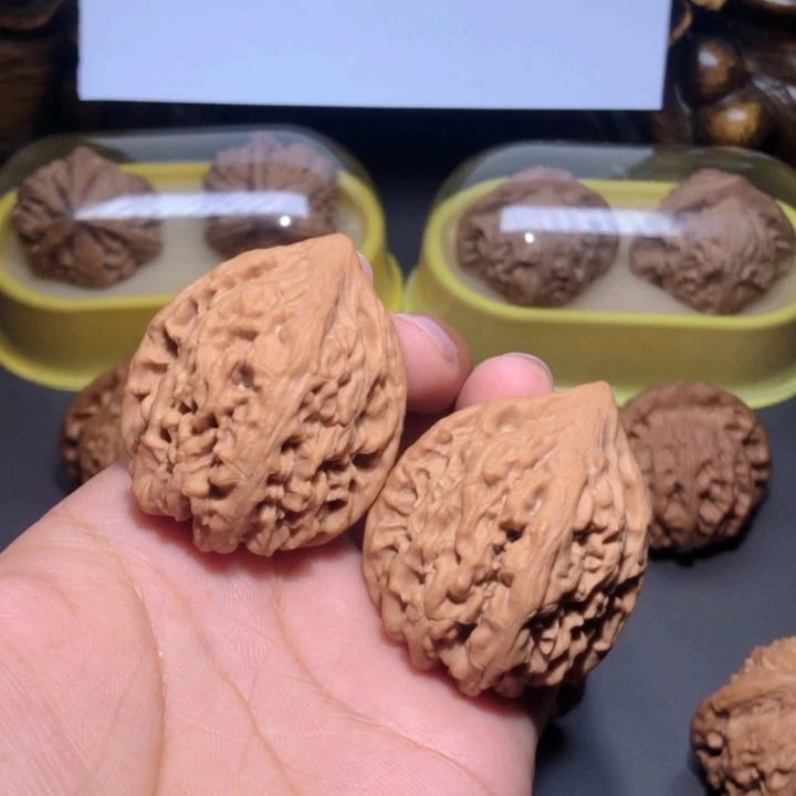 蟹***肉文玩核桃把件38鸡心