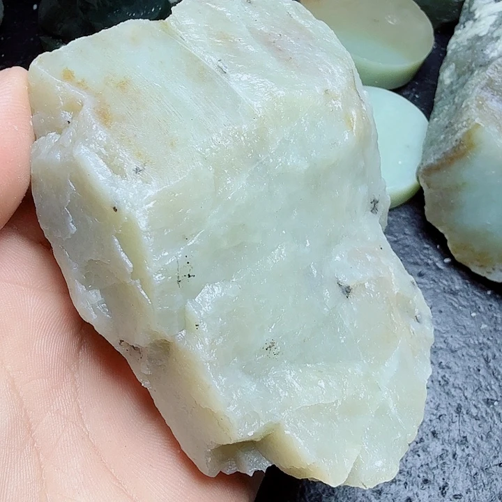 和田玉（糖玉）未镶嵌珠宝奇石