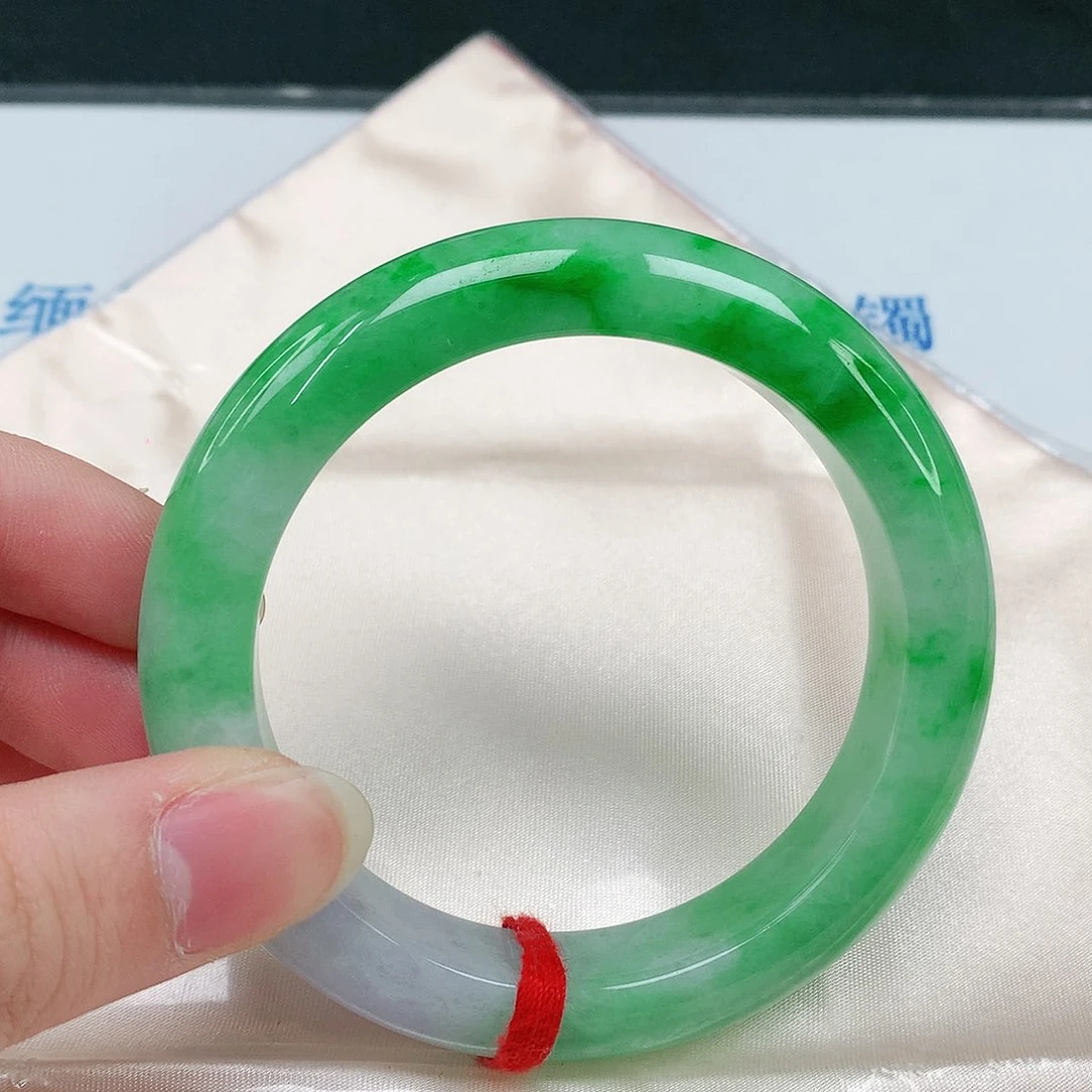 翡翠手镯未镶嵌翡翠