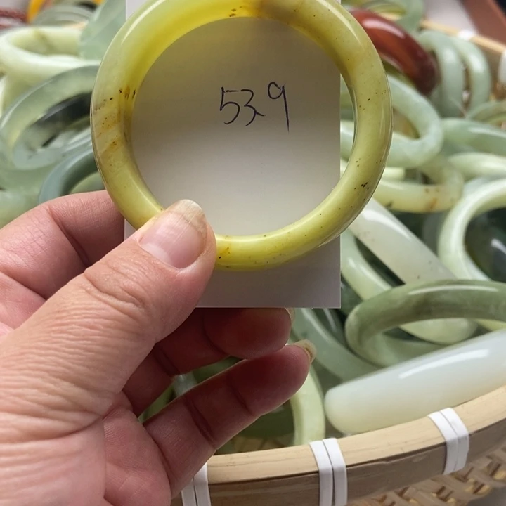 未镶嵌蛇纹石玉挂坠