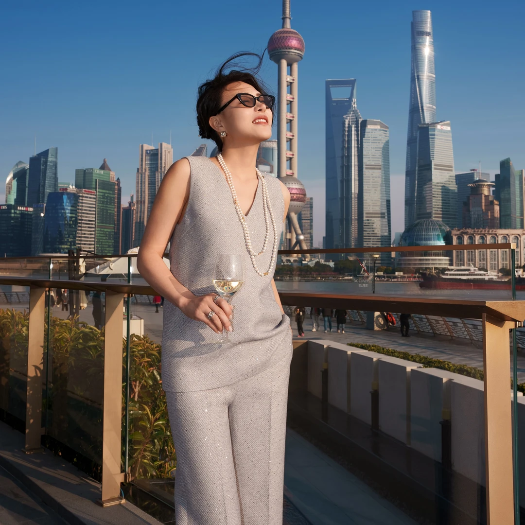 【余书】“碎星”亮片斜纹背心气质V领无袖轻奢时尚上衣Y303550