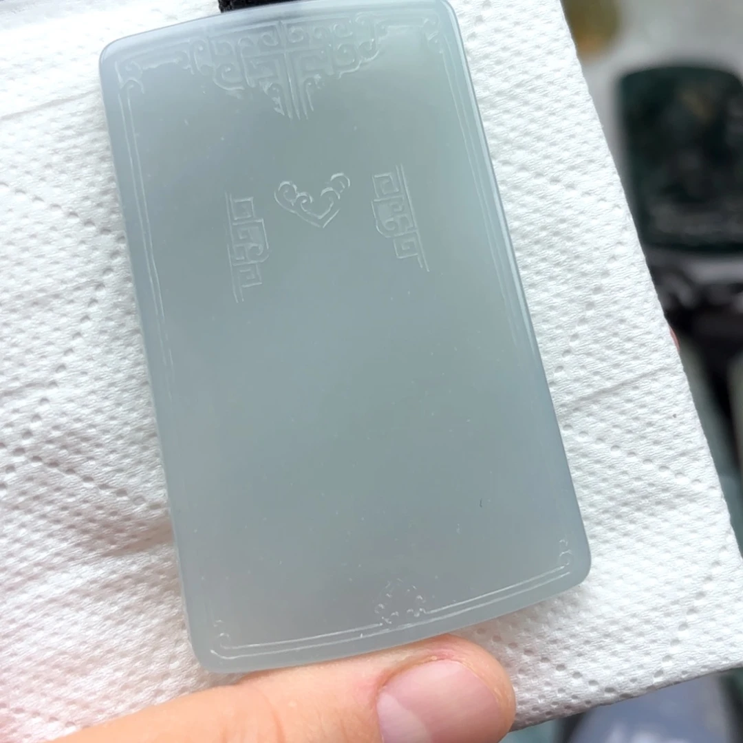 翡翠未镶嵌颈饰无事牌