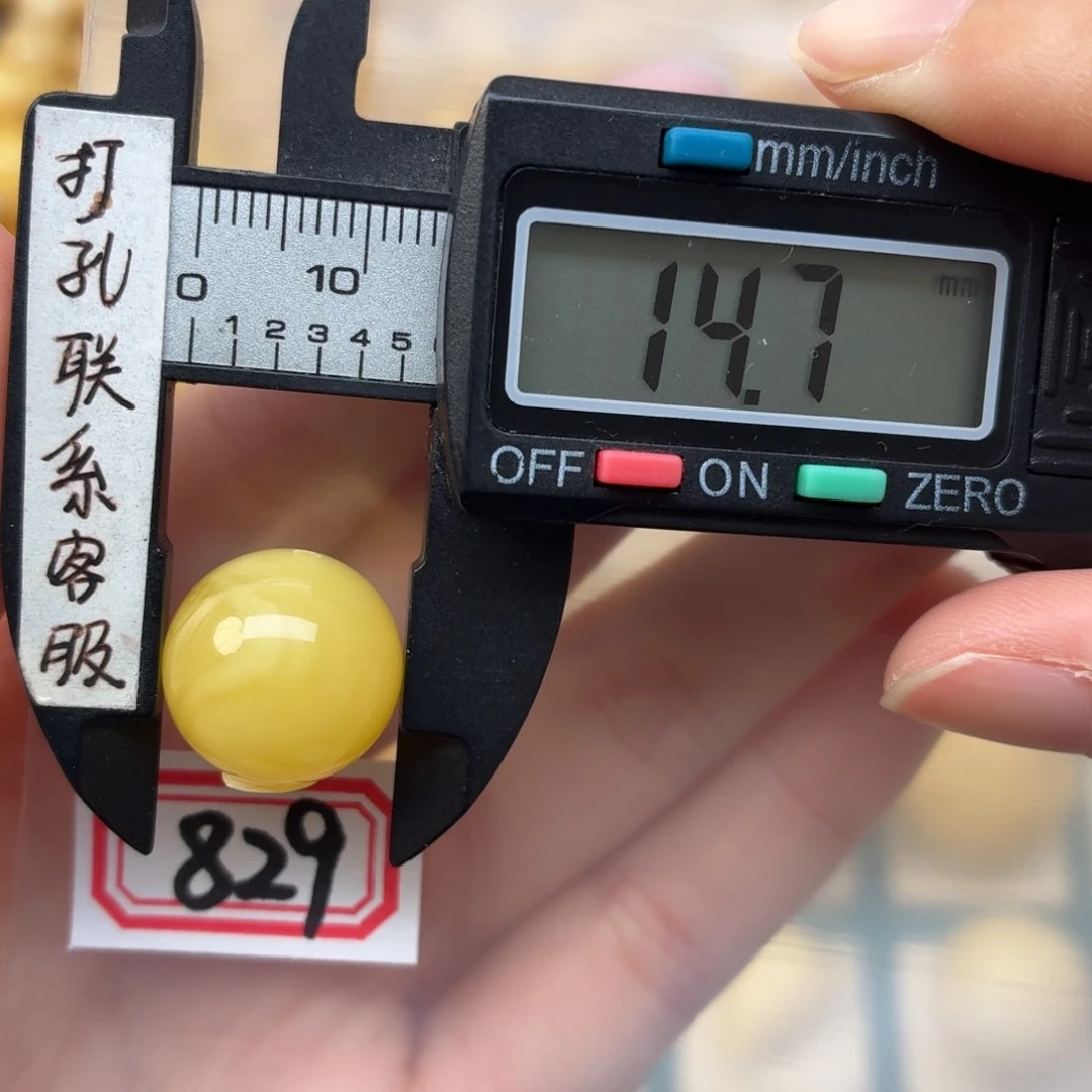 探***生蜜蜡未镶嵌裸石蜜蜡