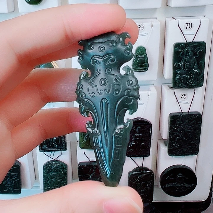 蛇纹石玉颈饰未镶嵌