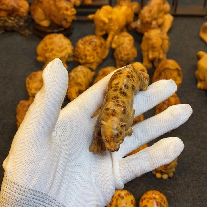 柏木听**叶金钱豹手把件