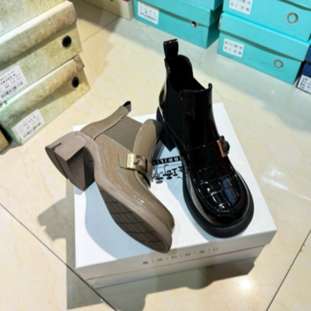 漆牛皮秋冬新款真皮圆头粗高跟漆皮格纹英伦百搭马丁靴短靴小靴女