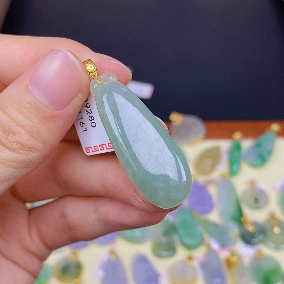 翡翠颈饰18K金镶嵌翡翠