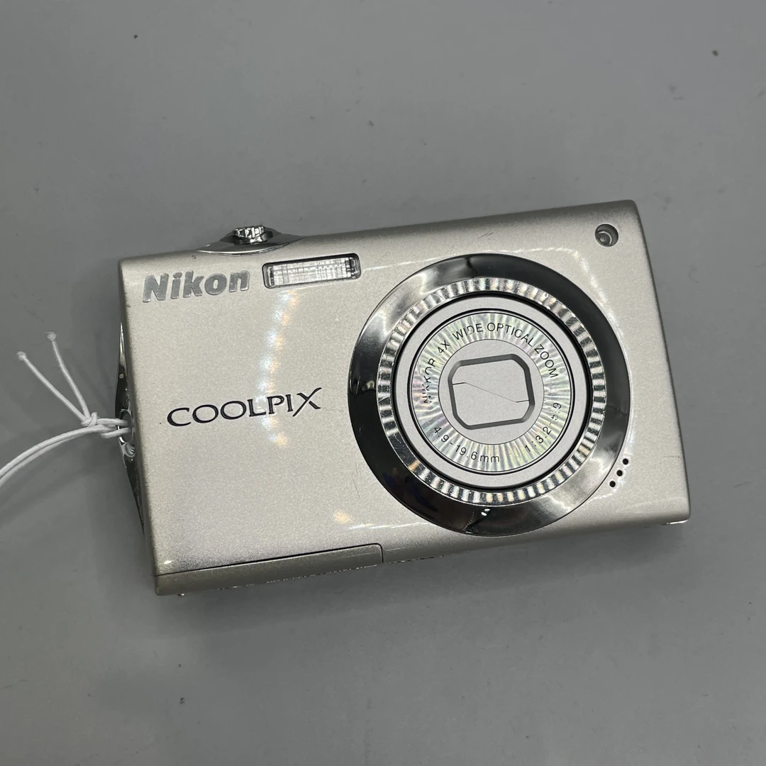 9新 Nikon/尼康 特价尼康s4000 1200万像素 4倍光学变焦 带中文