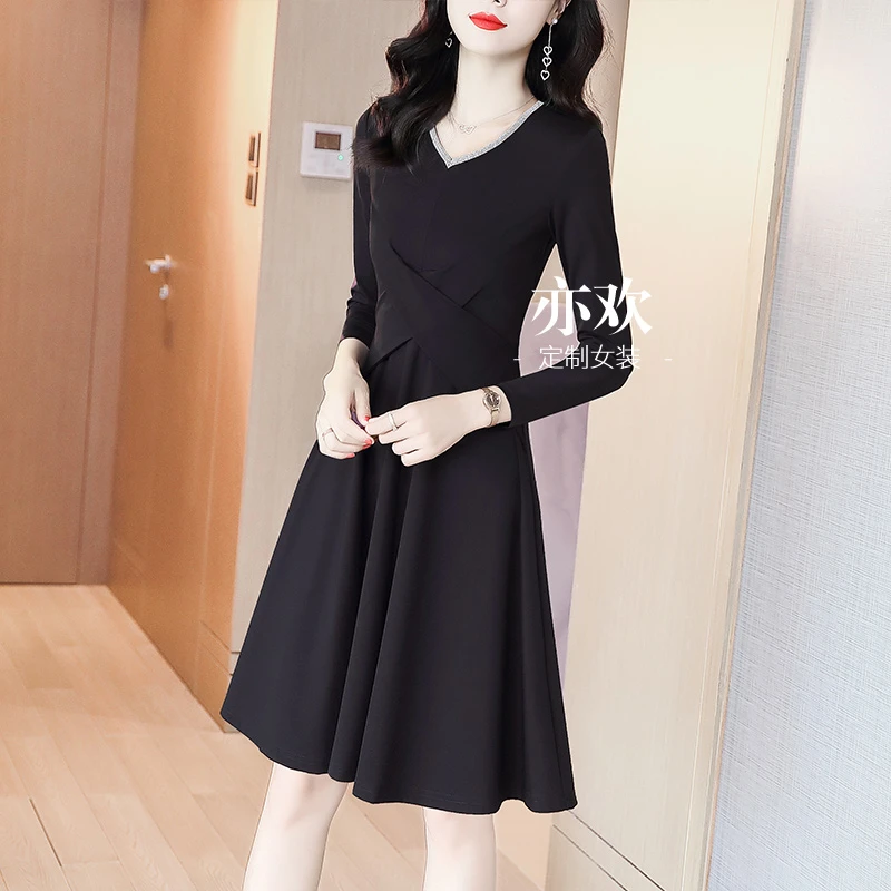 连衣裙2025新款女秋冬黑色高级感气质修身显瘦长袖A字裙99077A2