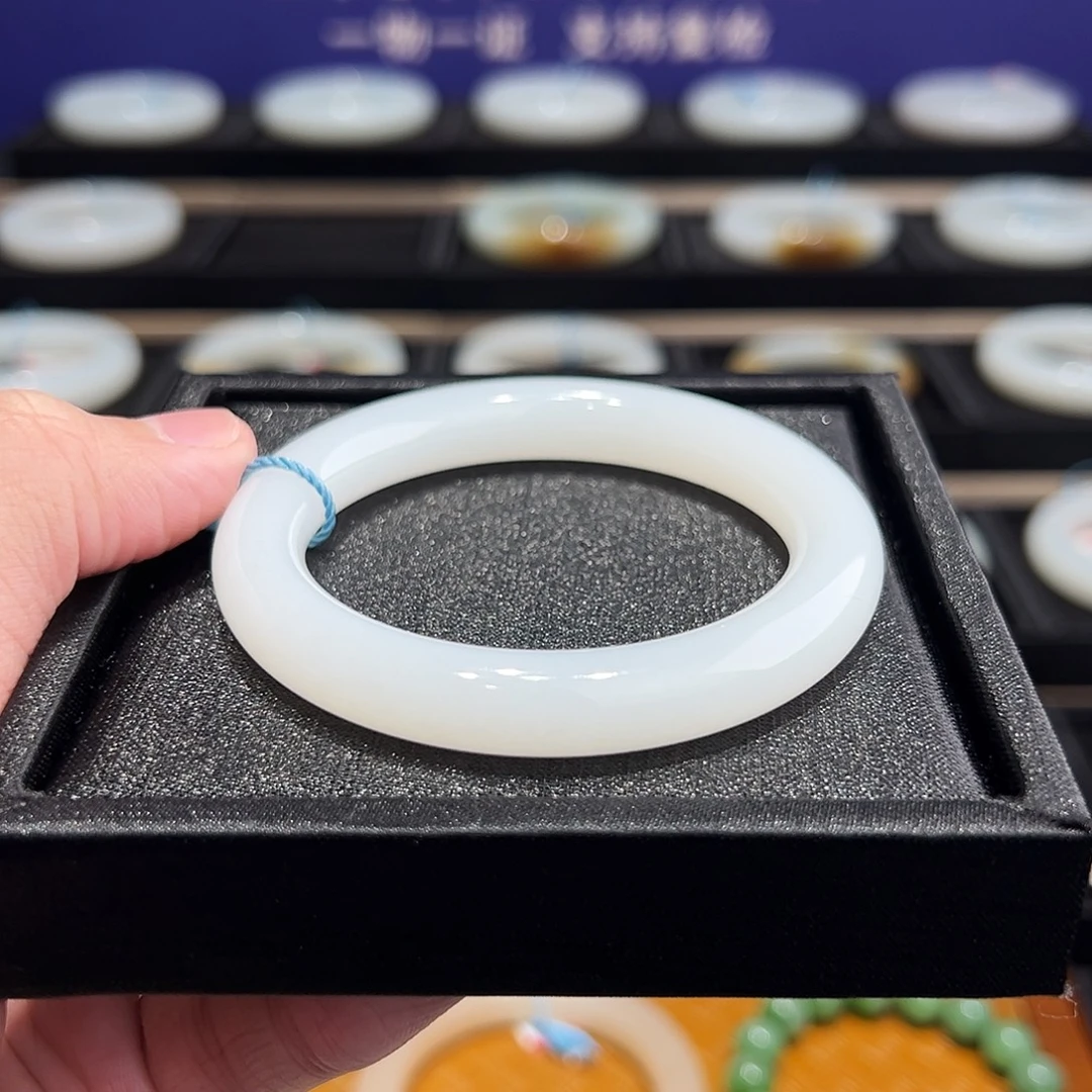 用***4和田玉未镶嵌手镯