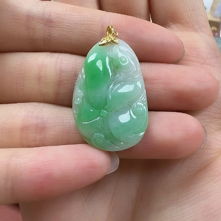 翡翠未镶嵌颈饰荷叶鱼