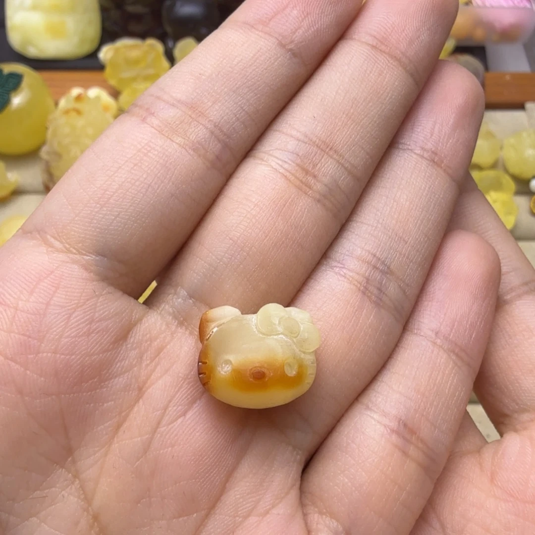 蜜蜡未镶嵌珠宝奇石