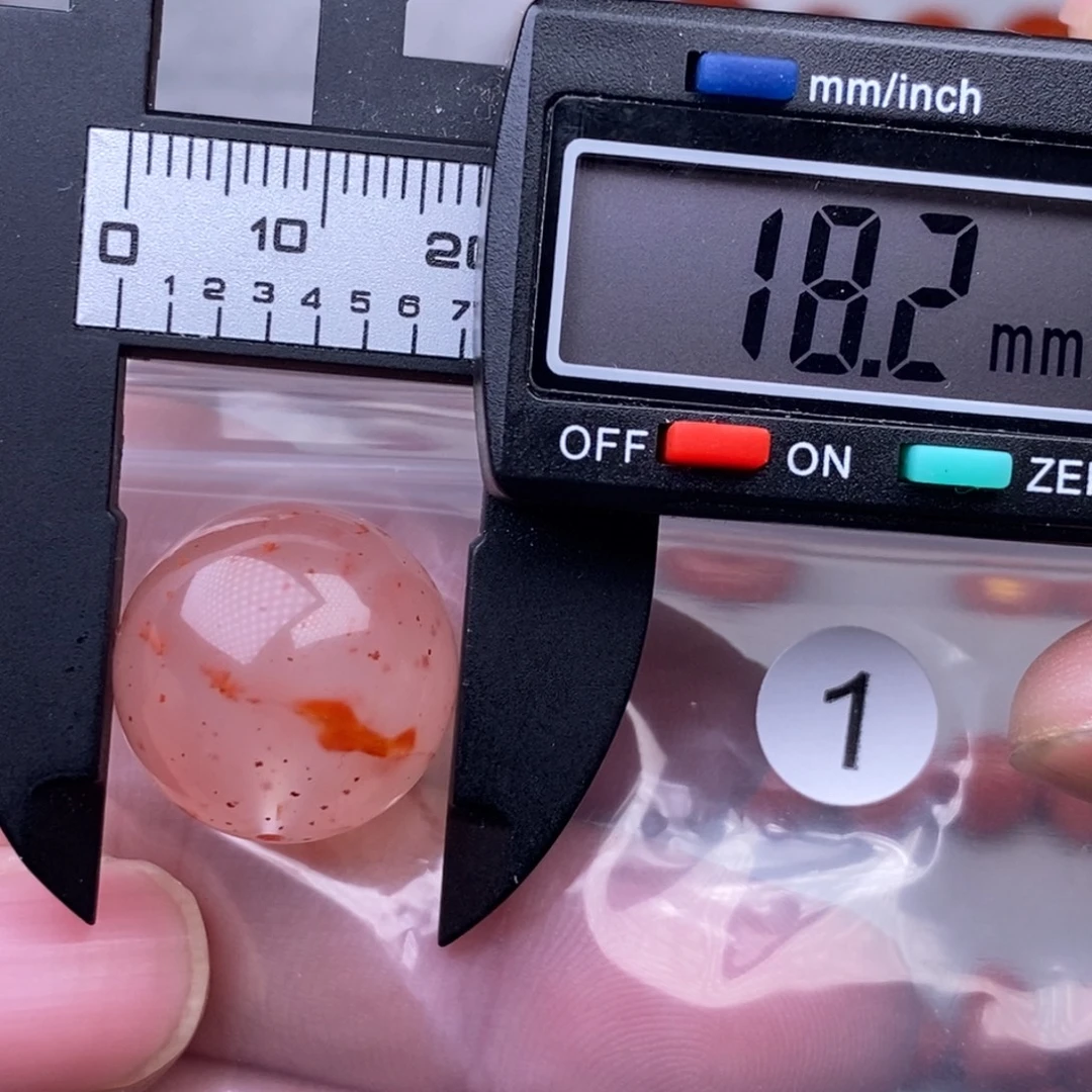 南红玛瑙未镶嵌配饰有瑕疵